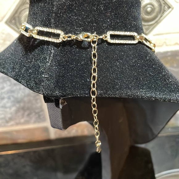 EUC LV 🔐 303 lock and key comes with a gold unbranded chain with crystals - Picture 10 of 11